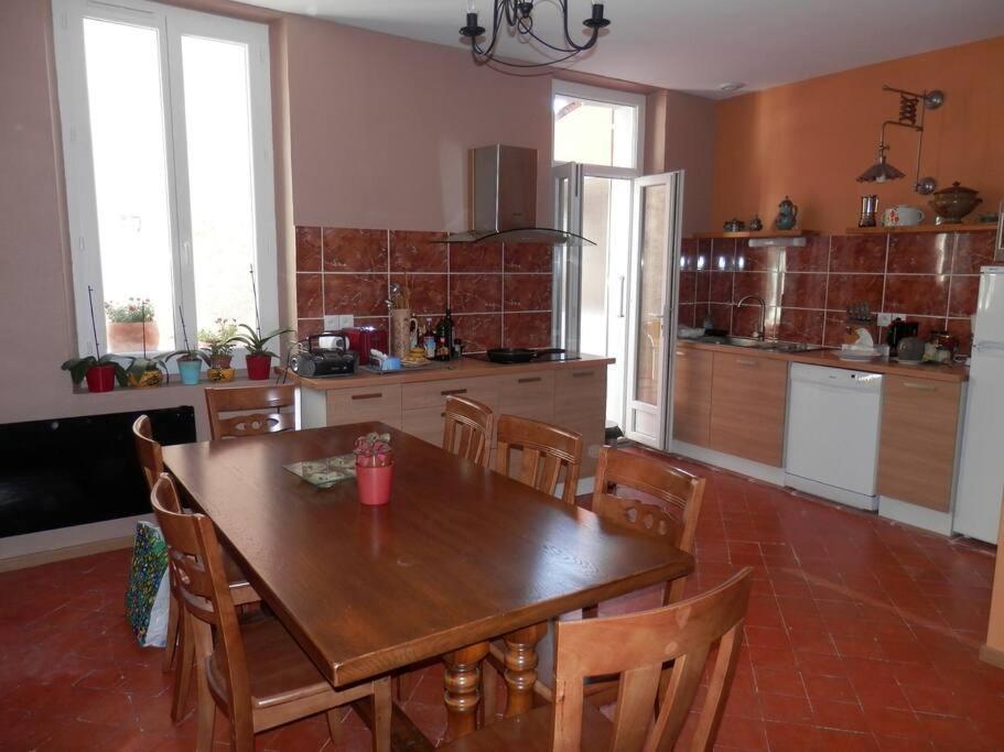 Appartement Spacieux Avec Grand Patio, 1Er Etage Сіжан Екстер'єр фото